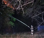 Ночью на правобережье Астрахани несколько часов горел двухэтажный многоквартирный дом