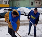 Депутаты от ЛДПР взялись за лопаты