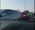 Милицейский мост вновь встал, теперь из-за аварии