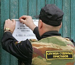 Астраханец из-за долгов рискует остаться без забора