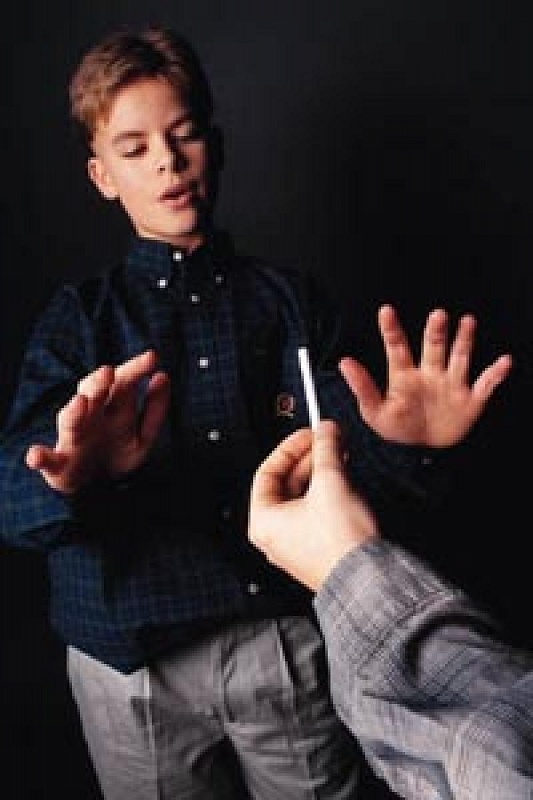 В Астрахани отец в рамках антитабачного воспитания прижигал сыну руки окурками