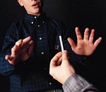 В Астрахани отец в рамках антитабачного воспитания прижигал сыну руки окурками