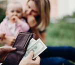 Почти за год астраханские приставы вернули более 174 млн рублей долгов по алиментам