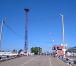 На железнодорожных переездах в Астраханской области устанавливают современное осветительное оборудование