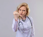 Бывшая и.о. главврача астраханской больницы попалась на мертвых душах 