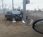 В Астрахани иномарка "поцеловалась" с опорой ЛЭП