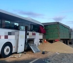 Следовавший по маршруту Астрахань – Ставрополь автобус из-за заснувшего водителя врезался в КАМАЗ