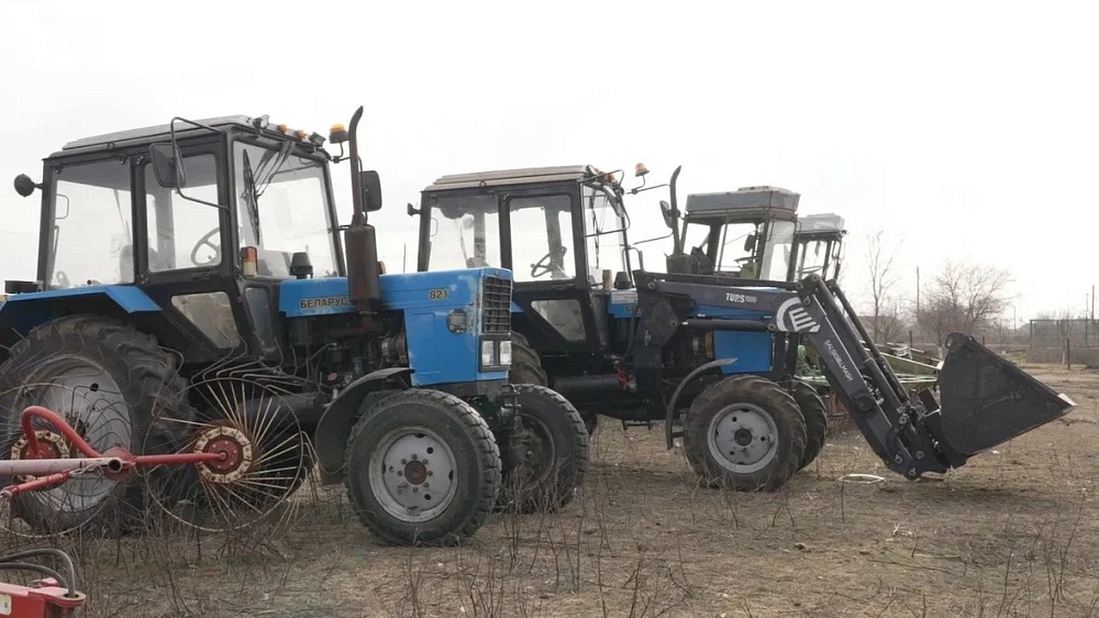 Астраханский агропром ищет трактористов на зарплату до 130 тысяч рублей