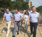 В Трусовском районе продолжается благоустройство скверов