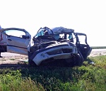 Грузовик дорожной службы столкнулся с иномаркой, есть погибший