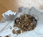 В Астрахани курьер, нанятый мошенниками, вернул похищенное золото на 2,3 млн рублей