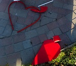 Опять за старое: вандалы сломали знак "Я люблю Астрахань"