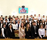 Будущим юристам вручили студенческие билеты в стенах Думы Астраханской области