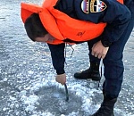 Лед на городских водоемах Астрахани истончился до опасного размера