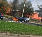 В центре Астрахани загорелась машина