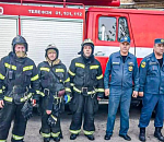 Астраханские спасатели вытащили пять человек из пылающего дома на проспекте Бумажников