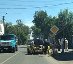 В Астрахани после ДТП загорелся автомобиль