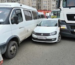 Курьез на дороге: в Астрахани "малышку" зажали два бугая