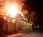 Ночью в Астрахани пожарные тушили огонь почти два часа