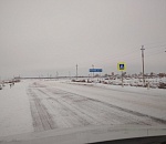 Опасная заснеженная дорога в Астраханской области расчищена