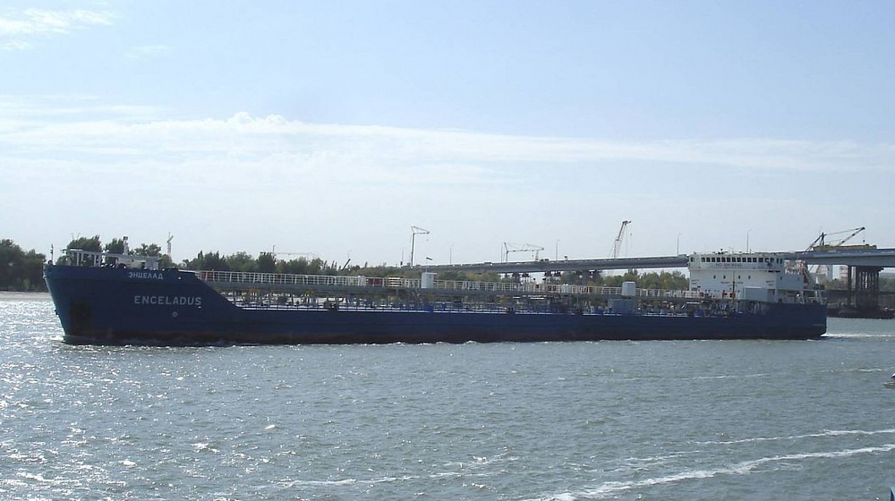 Теплоход Абескун с моряками сел на мель под Астраханью