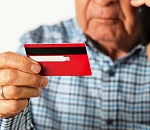 Астраханские пенсионеры, опасаясь кражи их денег, перевели мошенникам более 3 млн рублей