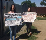 Молодежные активисты пикетировали сектантов в Астрахани