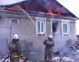 Рано утром в Астрахани сгорел частный дом, есть погибший