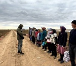 В Астраханской области полиция накрыла нелегалов на стройках и в полях