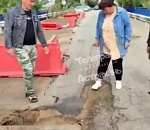 Школьный автобус с астраханскими учениками вынужден ежедневно ехать по страшному и опасному мосту