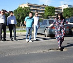 Депутаты ГорДумы Астрахани искали и нашли ямы на дорогах