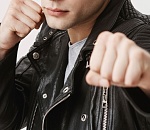 В Астрахани подросток избил прохожего и не отданные ему деньги «компенсировал» мобильником