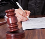 Глава сельсовета в Астраханской области подарил знакомому служебную машину 