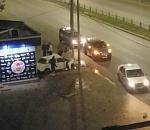 В Астрахани ВАЗ въехал в кафе и столб