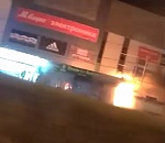 В Астрахани утренний пожар у ТЦ "Ярмарка" попал на видео