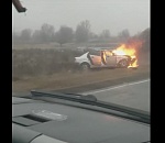 На астраханской трассе произошла серьёзная авария, одна машина сгорела