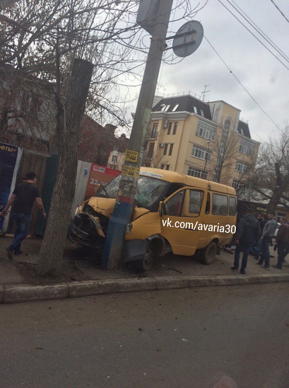 В центре Астрахани столкнулись две "Газели": четверо пострадавших