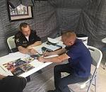 Трое астраханцев подписали заявление на службу по контракту прямо во время празднования Дня молодежи