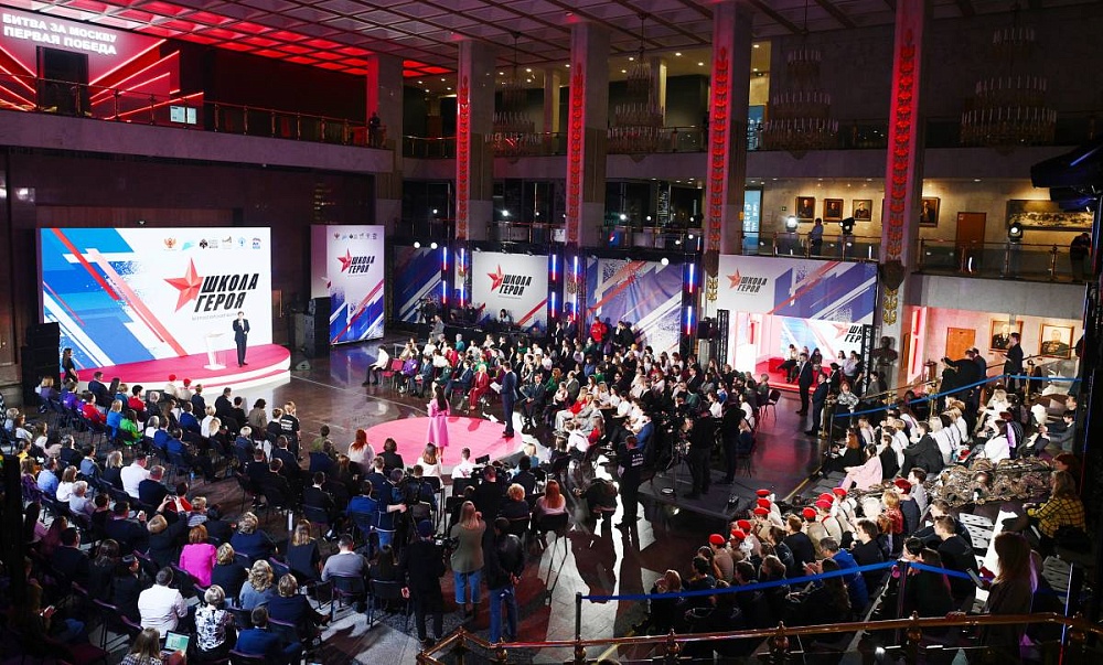 Единая Россия: Школы в РФ получат имена героев СВО