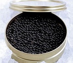 Астраханская полиция изъяла у браконьера почти 7 килограмм черной икры