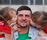 Астраханские приставы воссоединили дочек с отцом