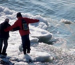 В Астрахани двое подростков вытащили из ледяной воды тонущих детей