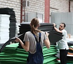 Астраханцы наладили выпуск резиновых ковриков для мобилизованных