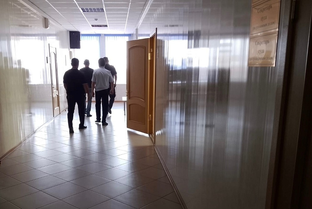 Астраханца арестовали за растление и изнасилование своих малолетних дочерей 