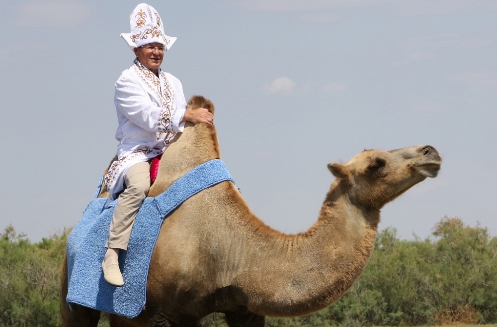 Казахская кухня, прогулки на верблюдах и напевы домбры - гостям Астрахани 