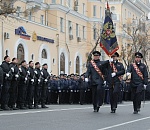 Полицейские прошли парадом по центральной площади Астрахани