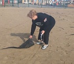 Сданный недавно крупный объект благоустройства в Астраханской области уже разваливается