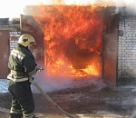 В Астрахани из-за неосторожности сгорели гаражи