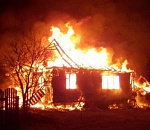 В полночь в Ахтубинске запылал жилой дом, который потушили лишь к утру. Есть двое погибших