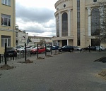 На одной из улиц Астрахани появился странный забор